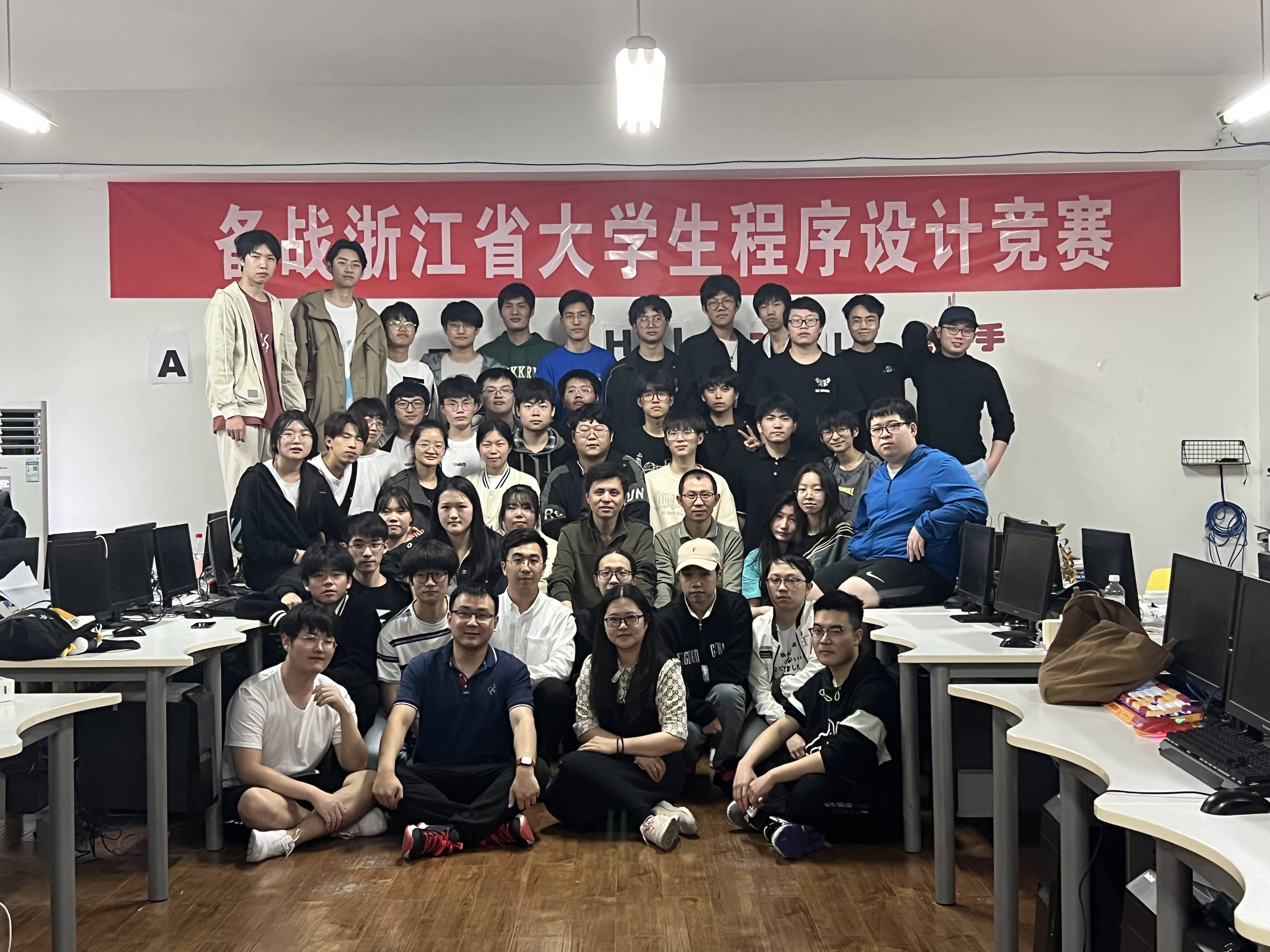 我院在第七屆“中國(guó)高校計(jì)算機(jī)大賽—團(tuán)體程序設(shè)計(jì)天梯賽”中蟬聯(lián)五連冠